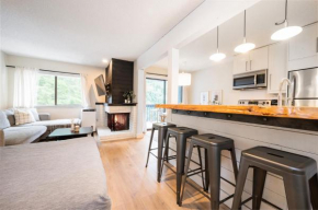 Creekside Oasis 4 Beds Pool and Hot Tub Whistler